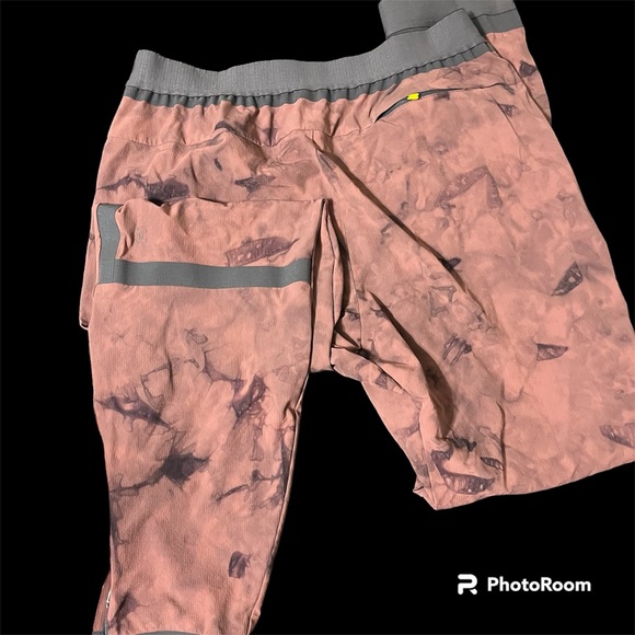 Lululemon Take the Moment joggers - Picture 4 of 6